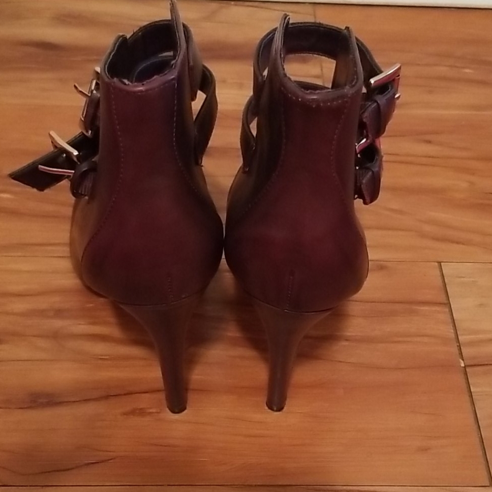 Shoes - Picture 4 of 4